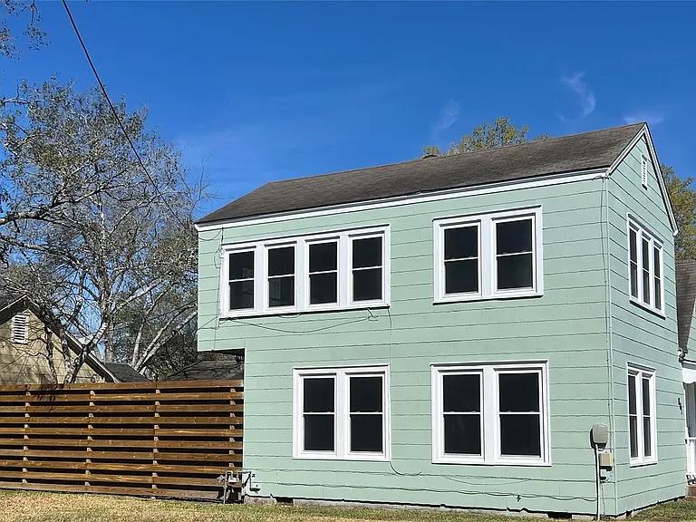 801 Avenue F — Photo 38