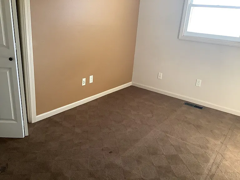 931 Foster Dr — Photo 6