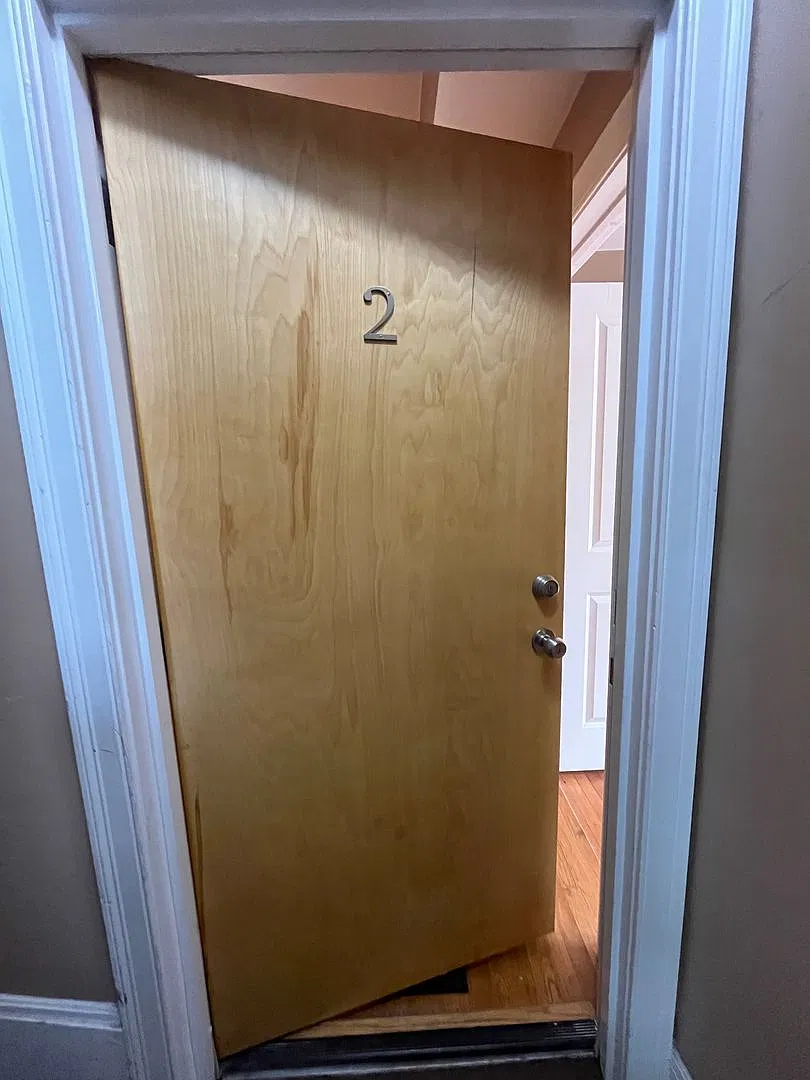 Massive 4 Bed 2 Bath in Brookline — Photo 4
