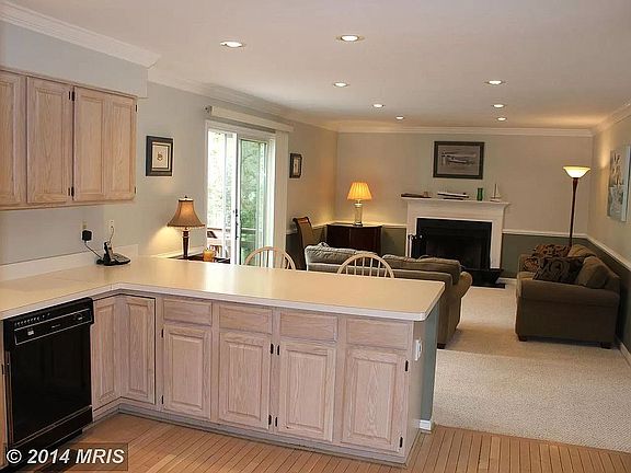 2nd image of 933 Langdon Ct