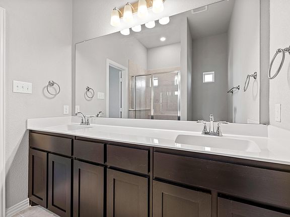 2nd image of 3201 Solana Cir