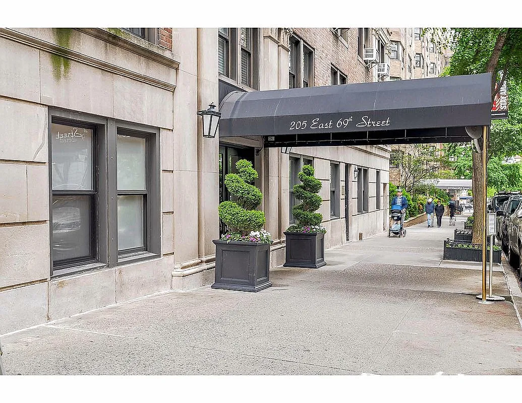 205 E 69th St #4FG photo 1