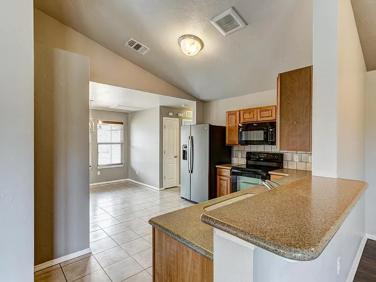 9528 SW 24th Ter — Photo 8