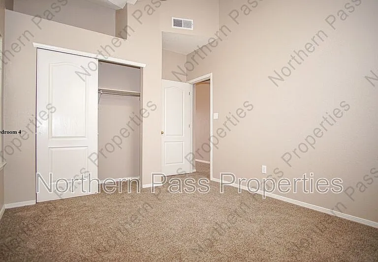 10790 Adin St — Photo 33
