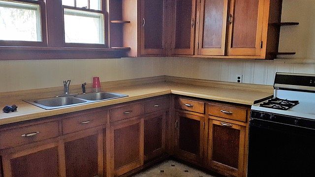 2nd image of 8013 East St