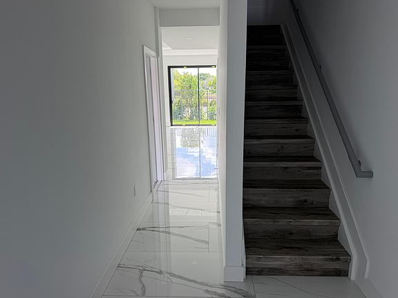 3rd image of 1544 NW 1st Avenue