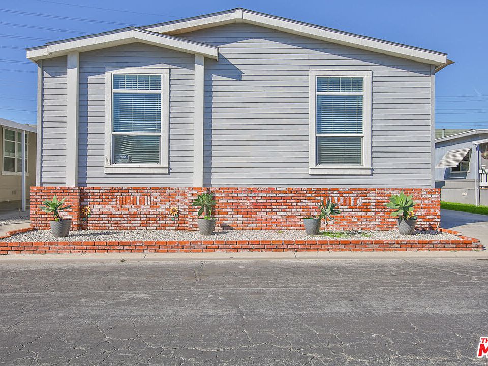 1st image of 3595 Santa Fe Ave Space 115