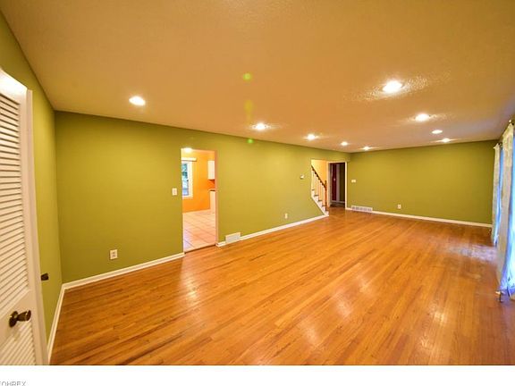 4th image of 917 Barkston Dr