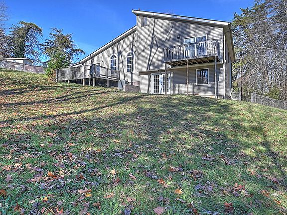 5th image of 401 Crestfield Dr