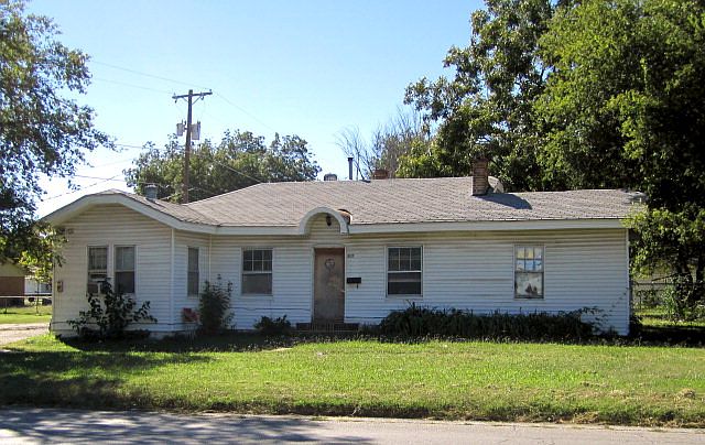 2nd image of 317 N Oak Ave