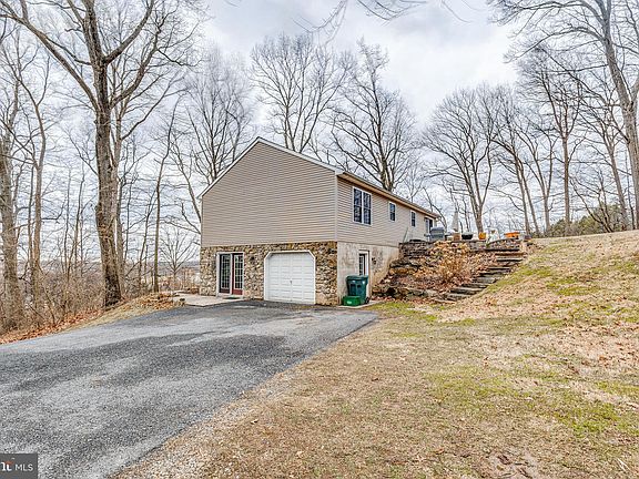 3rd image of 1000 Woodland Dr