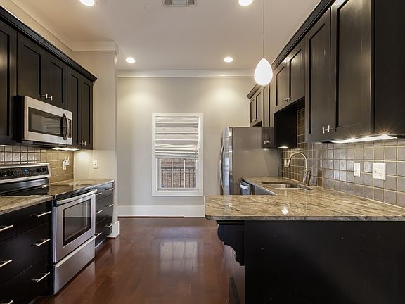 3rd image of 1401 6th St Unit 2C