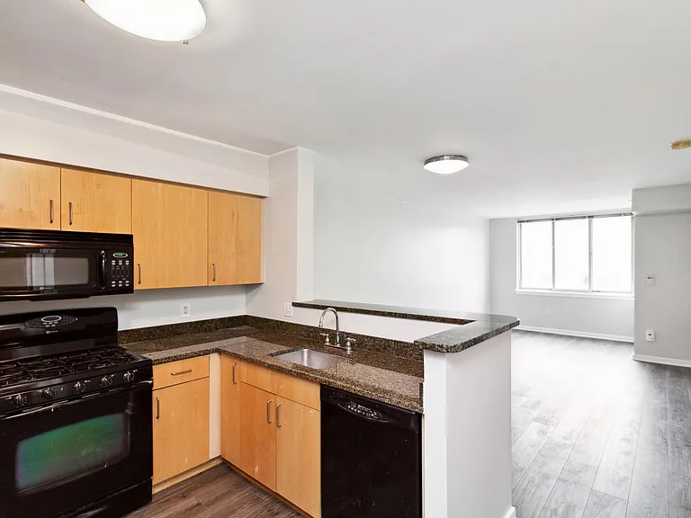 1000 New Jersey Ave SE #316 — Photo 8