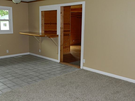 Convenient Pass-Through for Entertaining
						:
						This area is between DR and FR Perfect when you have family and friends over!