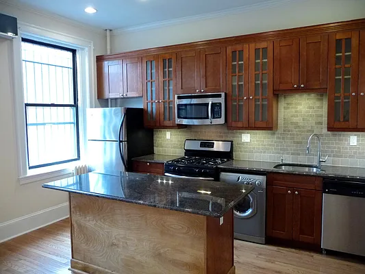 Rented by Perry Associates NYC Inc | media 30