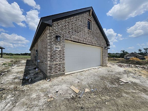 4th image of 3006 Leopard Ln