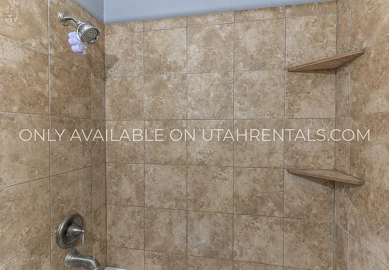 1506 E Redondo Ave — Photo 13