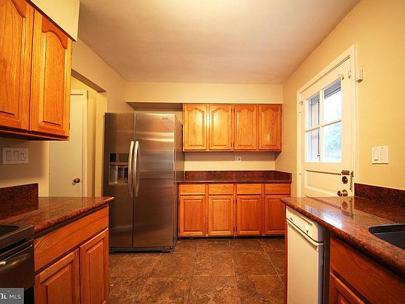 3rd image of 7223 Carol Ln
