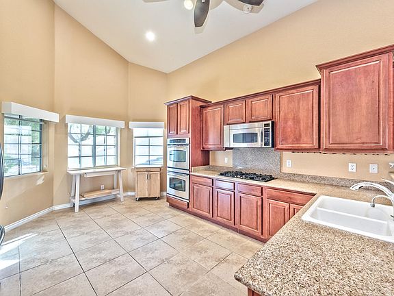 3rd image of 1028 Logan Patrick Dr