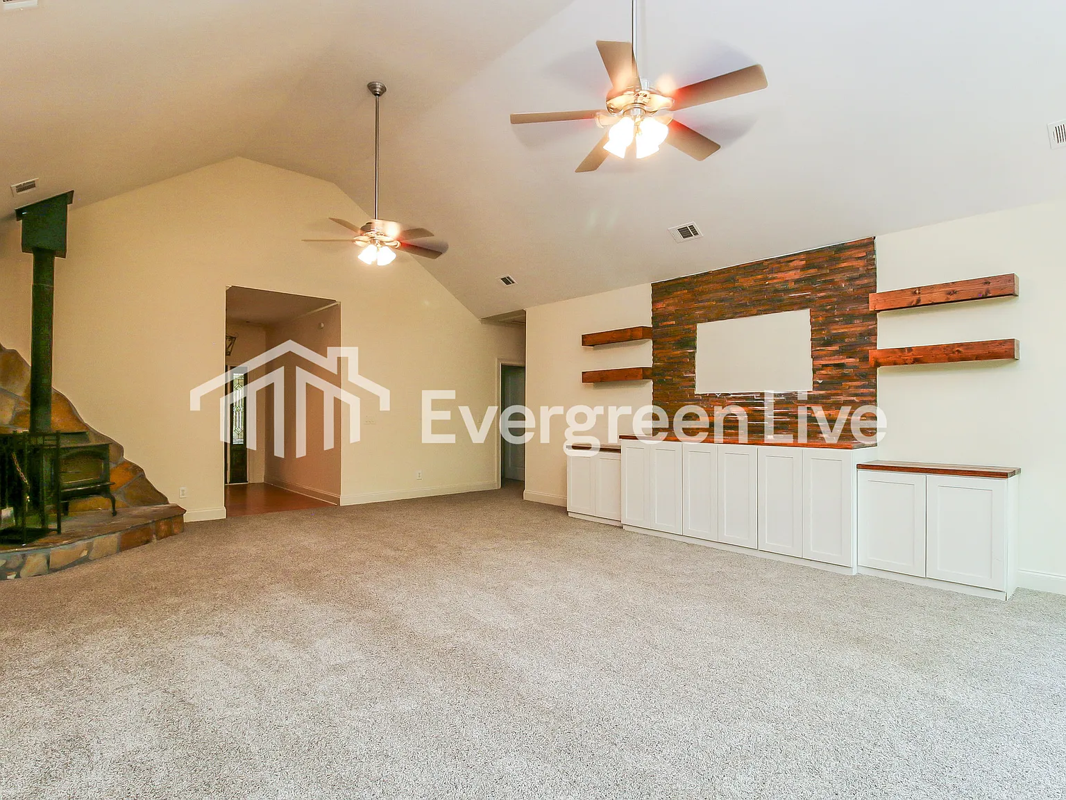4 bed, 3.5 bath, 4868 sqft, $3,345 — Photo 2