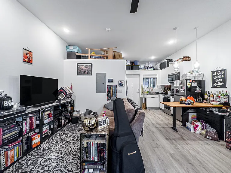 Studio House — Photo 12