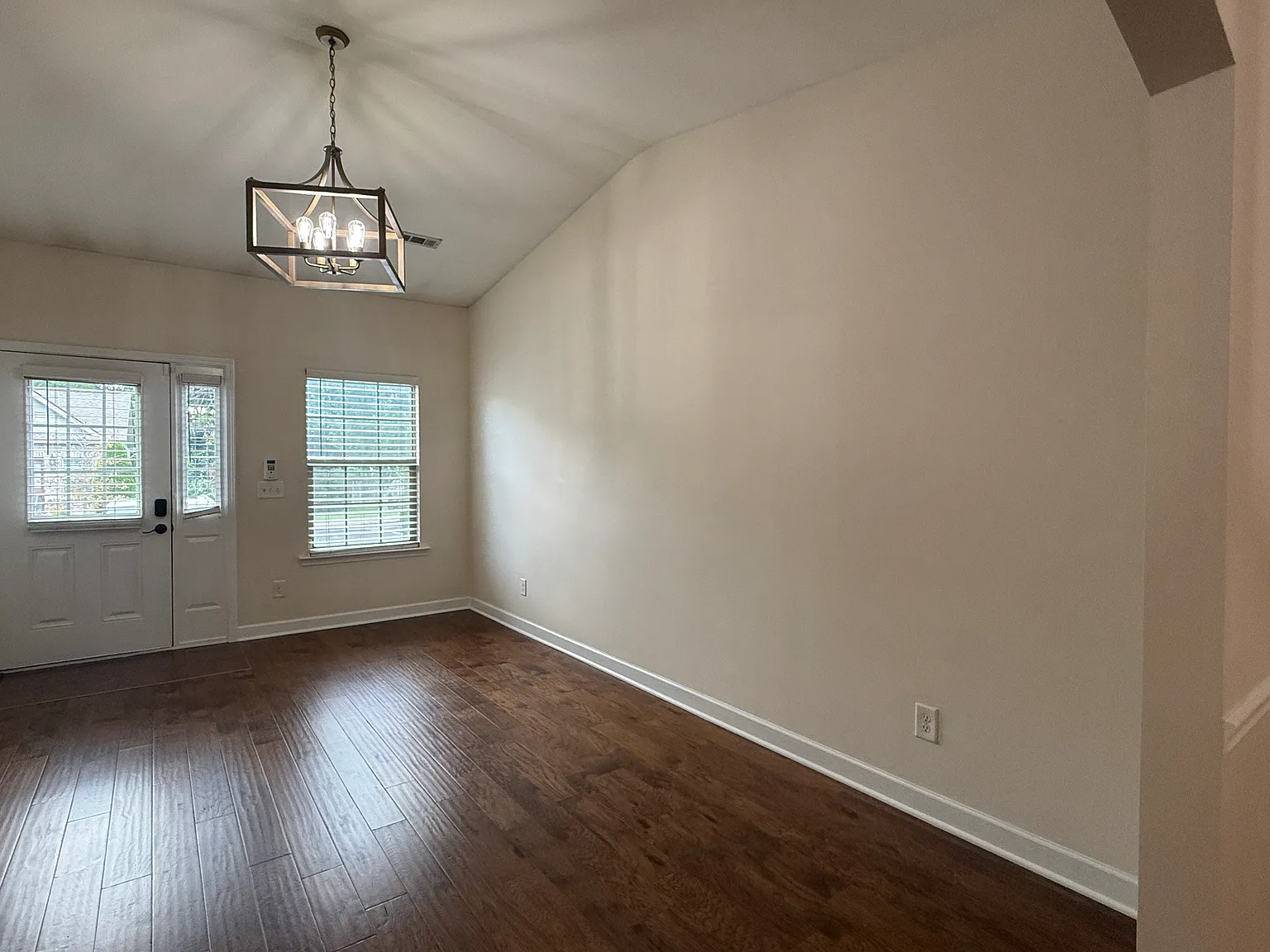 2 bed, 1050 sqft, $2,500 — Photo 2
