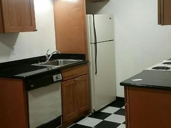 4th image of 4071 SE Gladstone St