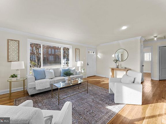 4th image of 11013 Amherst Ave