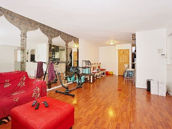 4th image of 7211 Bergen Ct