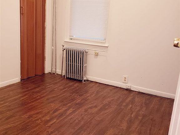 5th image of 318 Armstrong Ave APT 1