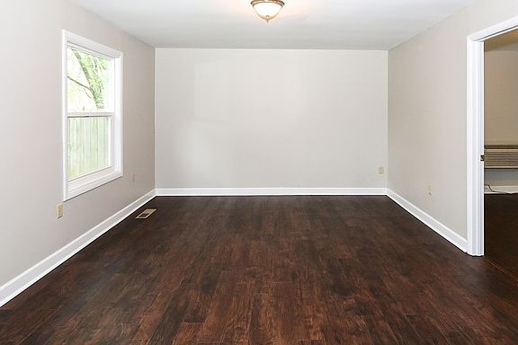 4th image of 3543 Eisenhower Dr