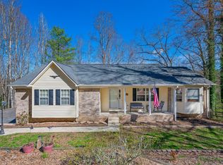 417 Hunters Glen Ln, Hendersonville, NC 28739