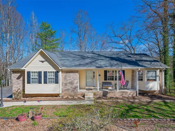 417 Hunters Glen Ln, Hendersonville, NC 28739