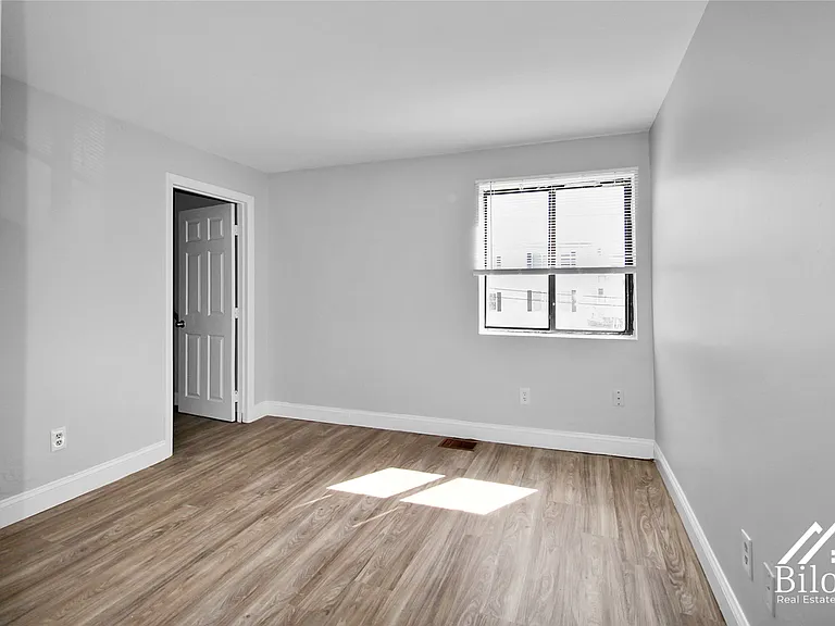 859 Pine Street — Photo 44