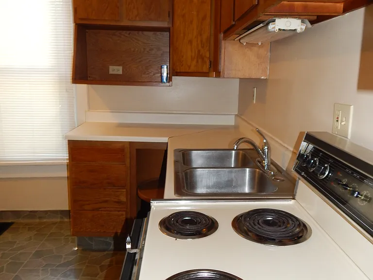2200 Wayne Ave — Photo 6