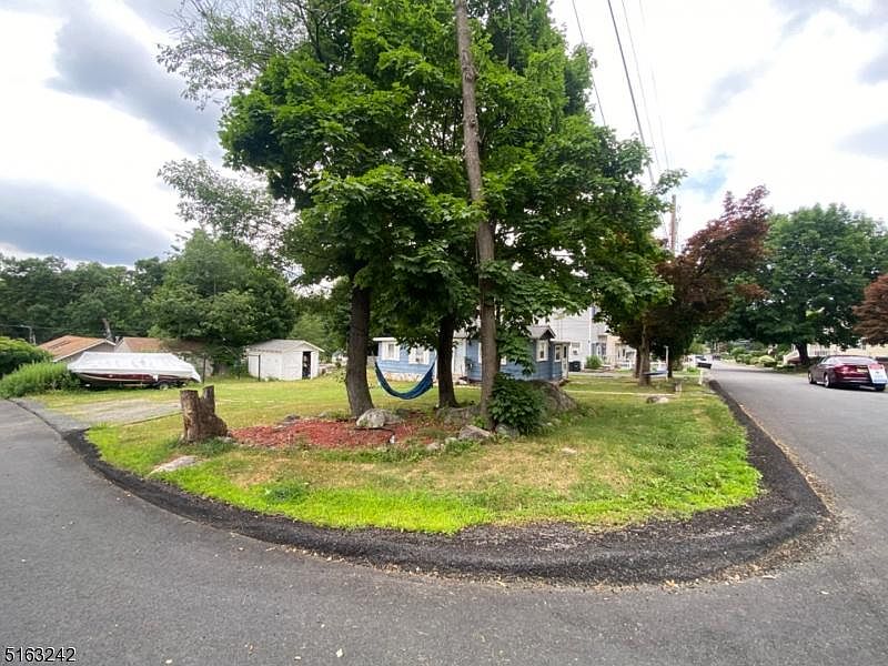 2nd image of 68 New York Ave