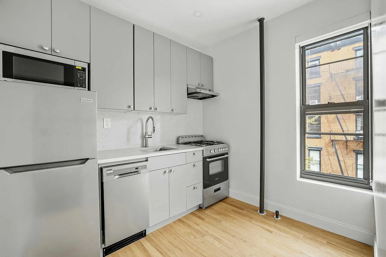 400 Bleecker St — Photo 4