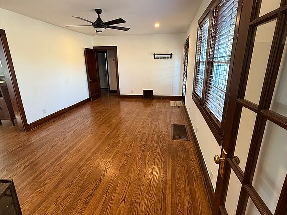 3rd image of 3009 Mayfield Dr