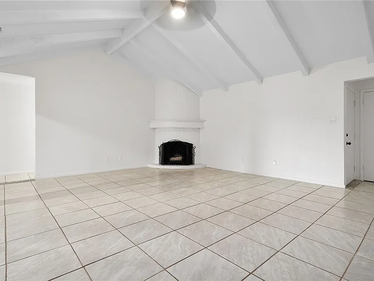 5009 Wingfoot Ln #B — Photo 6
