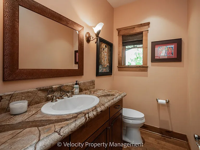 1374 NW Kingston Ave — Photo 19