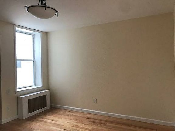 3rd image of 584 17th St APT 1