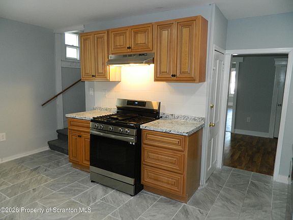 4th image of 829 N Main Ave