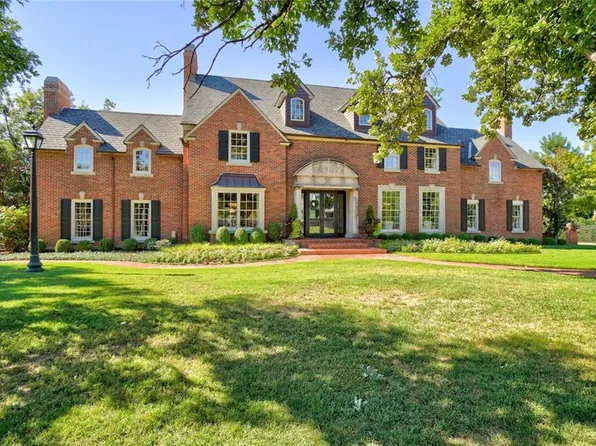 6907 Avondale Dr, Nichols Hills, OK 73116