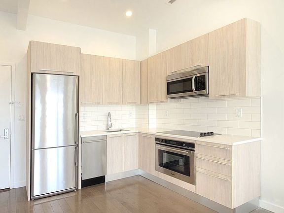 2nd image of 30-40 21st St Penthouse 1