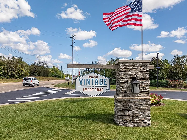 Vintage at Emory Road Apartments — Photo 25