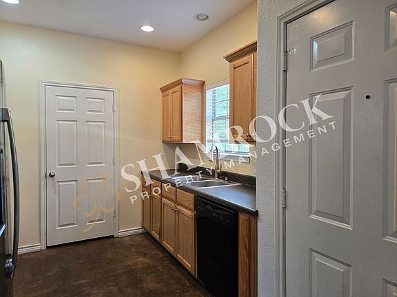 5th image of 834 Chambers Creek Cir