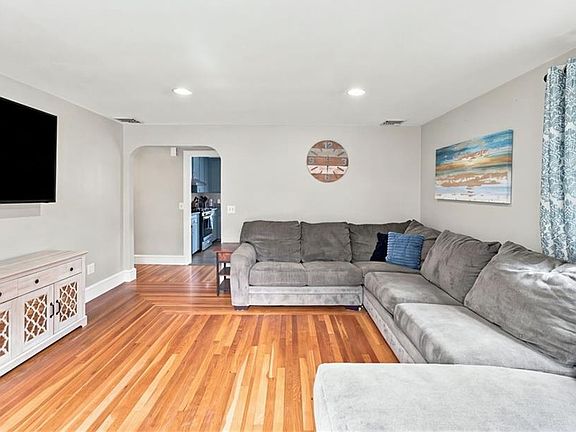 2nd image of 26 Alan Ave