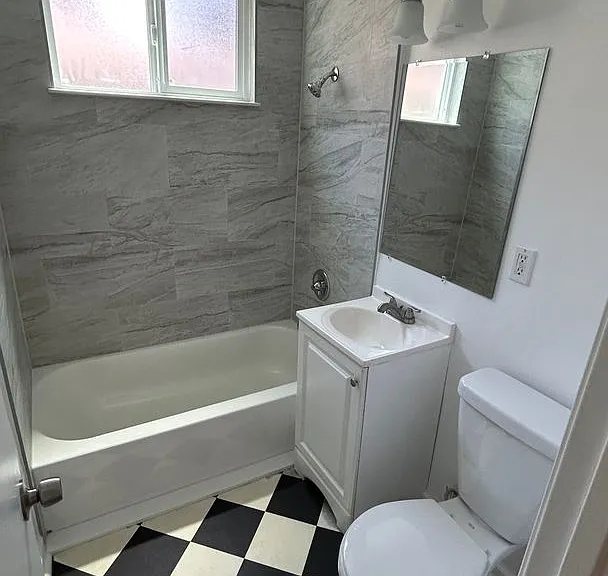 3059 Hawthorn St — Photo 9