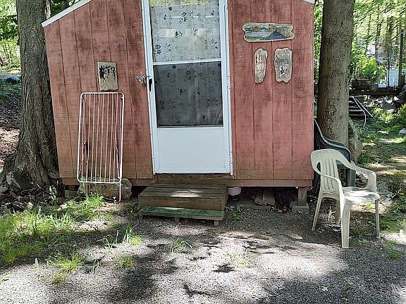 2nd image of 869 Whitetail Way #869
