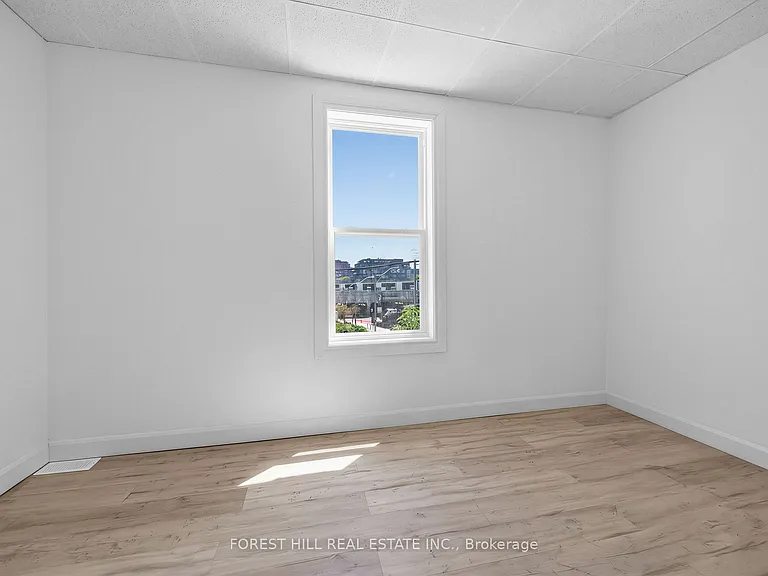 419 Dufferin St — Photo 18
